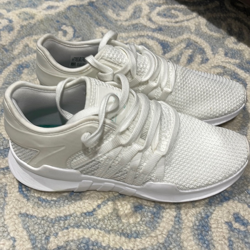 ♎️Adidas Women’s sneaker size 7